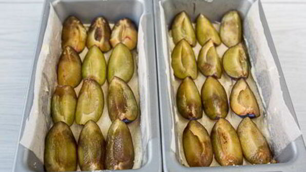 кекс со сливами и хрустящим штрейзелем