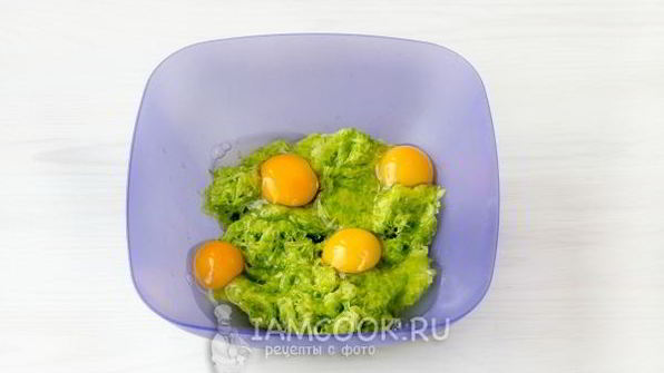 кексы из кабачков с колбасой