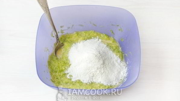 кексы из кабачков с колбасой