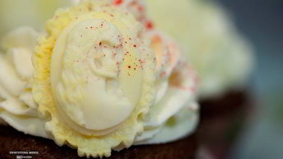 Кексы Красный бархат с вишневой начинкой