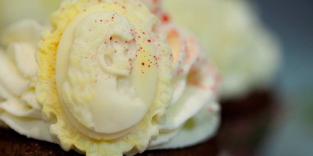 Рецепт кексы красный бархат с вишневой начинкой