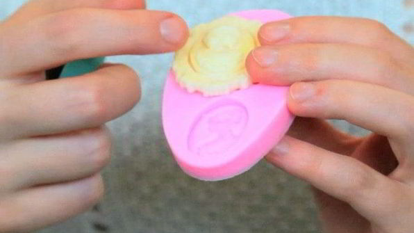 кексы красный бархат с вишневой начинкой