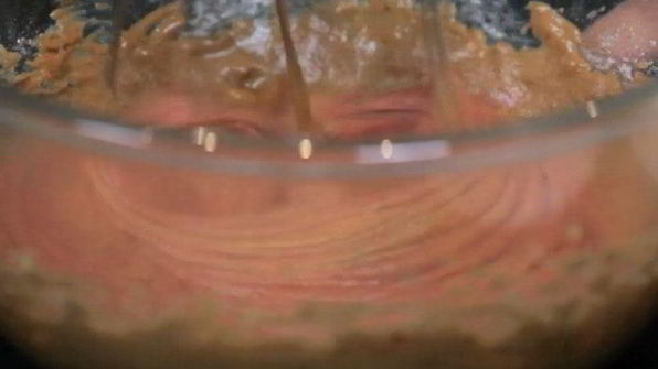 кексы красный бархат с вишневой начинкой