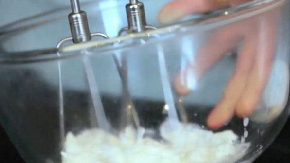 кексы красный бархат с вишневой начинкой