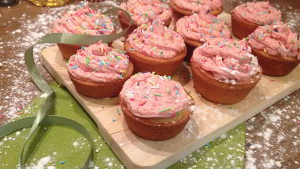 Клубничные капкейки