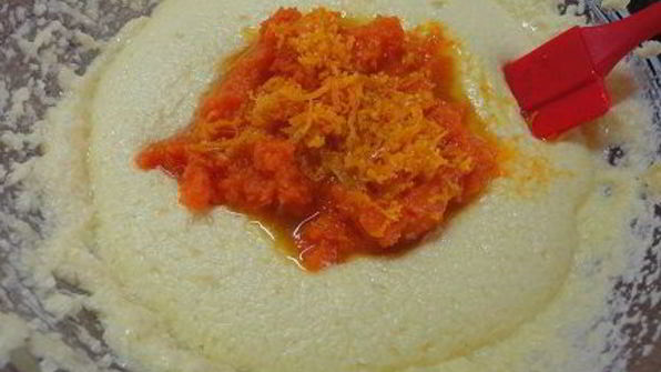 морковно-апельсиновый кекс с клюквой