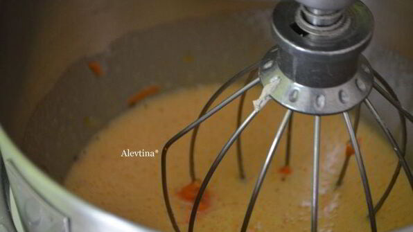 морковный кекс со сливой