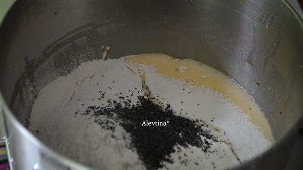 морковный кекс со сливой