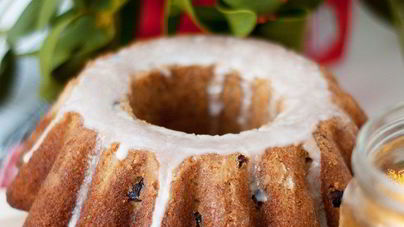 Новогодний имбирный кекс с сушеной клюквой