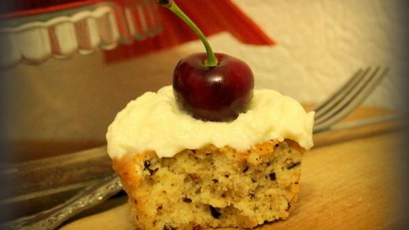 орехово-шоколадные кексы с черешней