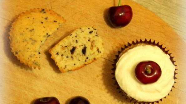 орехово-шоколадные кексы с черешней