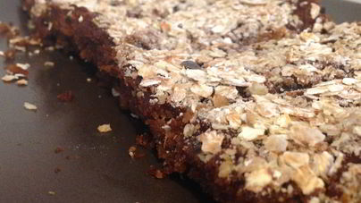 Постный кекс из гречневой муки с черносливом