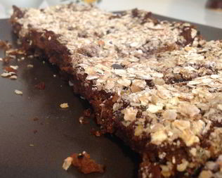 Постный кекс из гречневой муки с черносливом