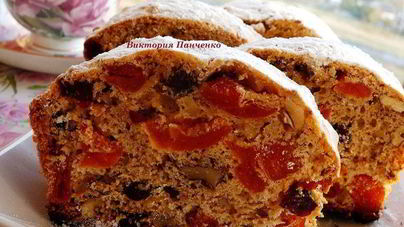 Пряный кекс с вяленой клюквой, курагой и орехами