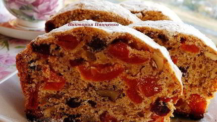 Пряный кекс с вяленой клюквой, курагой и орехами