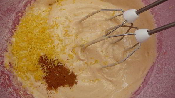 пряный кекс с вяленой клюквой, курагой и орехами