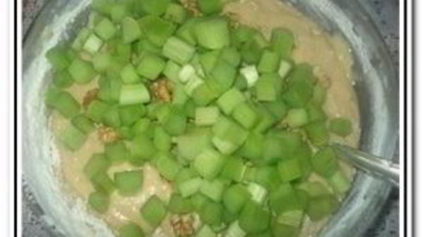 ревеневый кекс с орехами