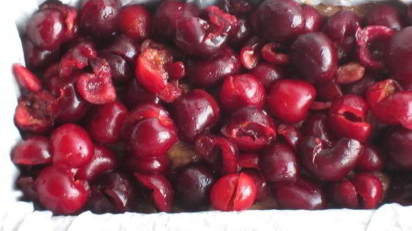 шоколадный кекс с черешней