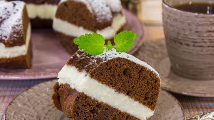 Шоколадный кекс с творожным кремом