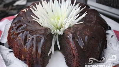 Шоколадный кекс со сливочной глазурью