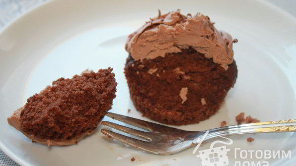 шоколадные капкейки украшенные шоколадным фростингом