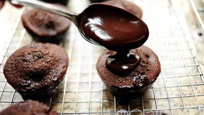 Шоколадные кексы с вишней