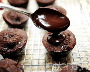 Шоколадные кексы с вишней