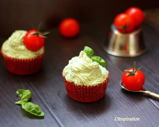 Томатные капкейки под нежным базиликовым кремом
