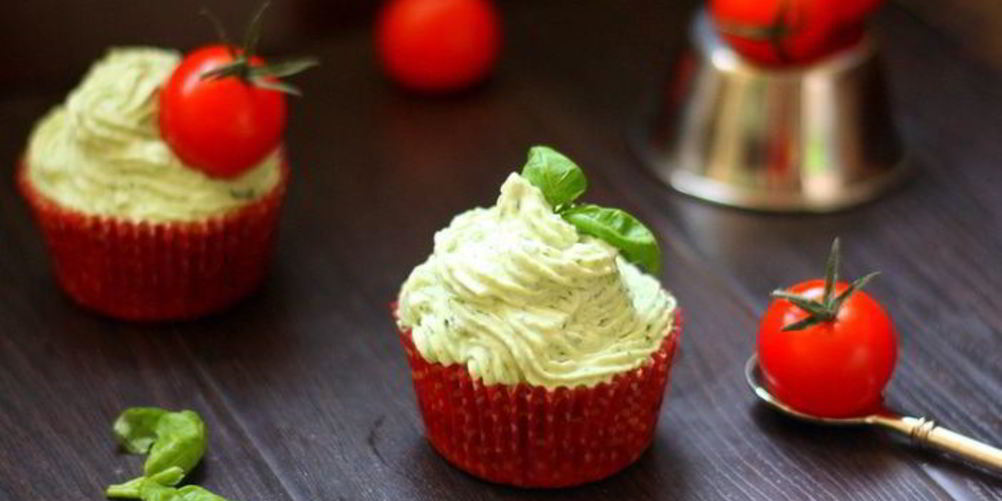 Рецепт томатные капкейки под нежным базиликовым кремом