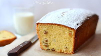 Творожный кекс с изюмом и легким привкусом вишни