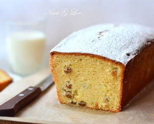 Творожный кекс с изюмом и легким привкусом вишни