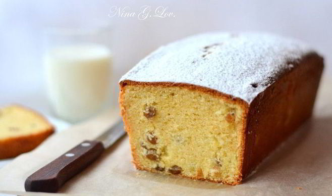 Творожный кекс с изюмом и легким привкусом вишни