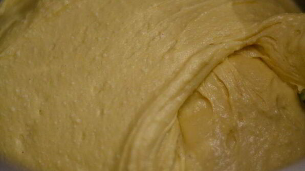 творожный кекс с изюмом и легким привкусом вишни