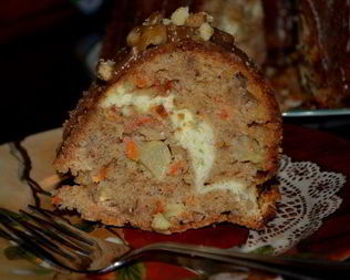 Яблочный кекс с морковью и глазурью пралине