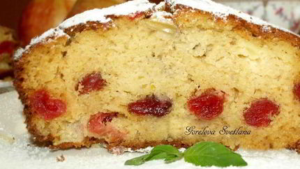 Яблочный кекс с вяленой вишней