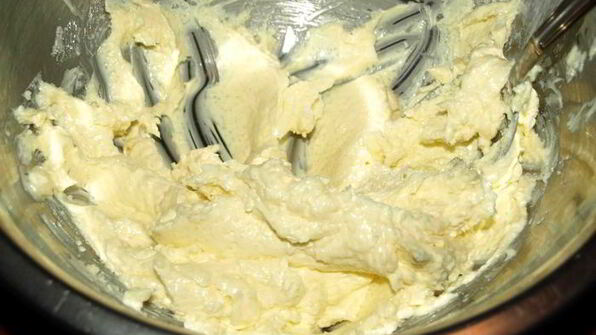 яблочный кекс с вяленой вишней