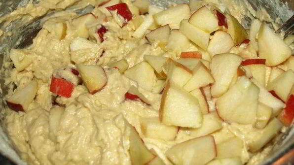 яблочный кекс с вяленой вишней