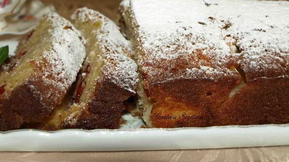 яблочный кекс с вяленой вишней