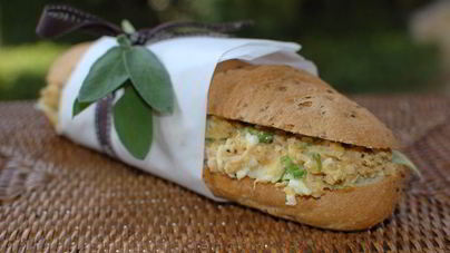 Багет с тунцом и домашним майонезом