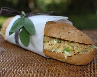 Багет с тунцом и домашним майонезом