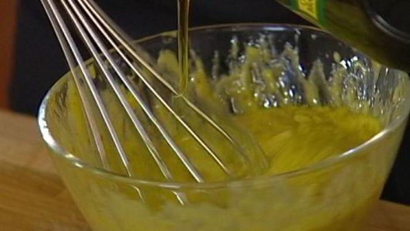 багет с тунцом и домашним майонезом