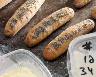 Багеты с картофельными хлопьями и маком