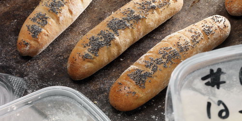 Рецепт багеты с картофельными хлопьями и маком