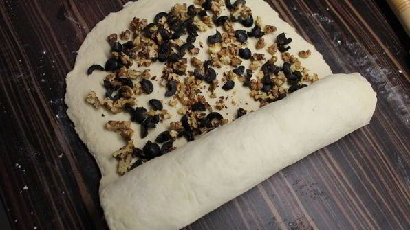 батон с оливками и грецкими орехами