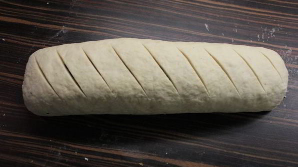 батон с оливками и грецкими орехами