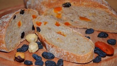Домашний хлеб с сухофруктами и фундуком