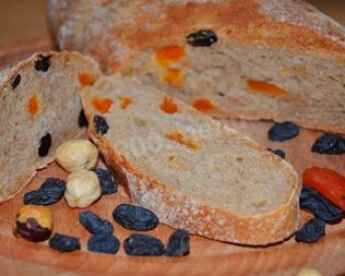 Домашний хлеб с сухофруктами и фундуком