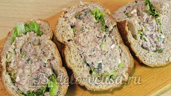 фаршированный хлеб с рыбными консервами