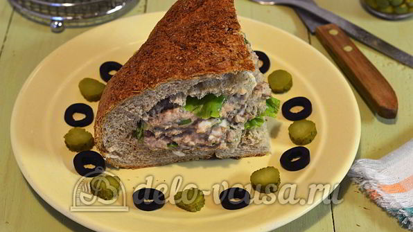 фаршированный хлеб с рыбными консервами