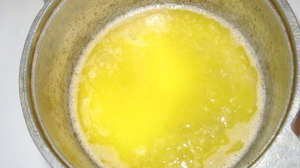 каравай круглый сладкий дрожжевой хлеб